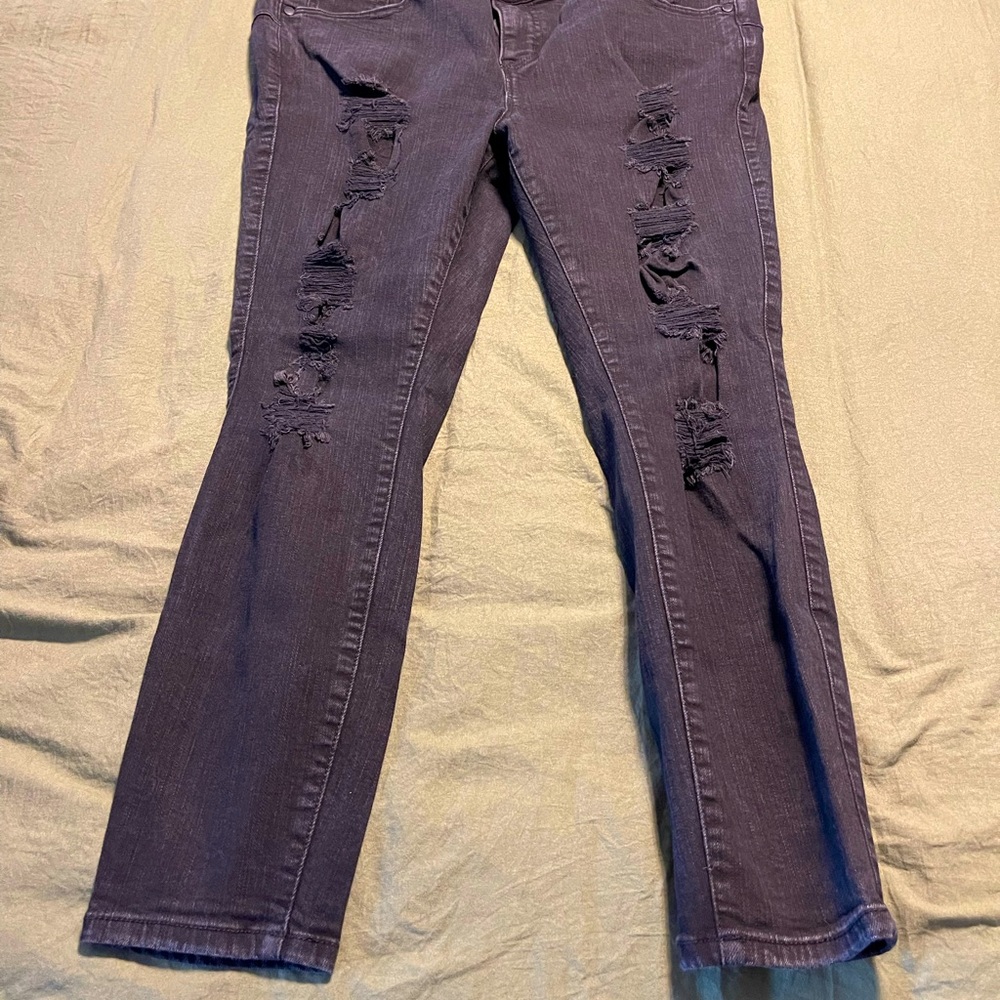 Torrid bombshell skinny, 16xs, destructed, like new condition.